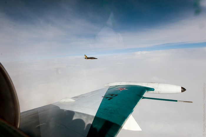 Tiêm kích huấn luyện L-39 Albatros của đội hình bay trình diễn "Rus" của Nga trình diễn trên không.